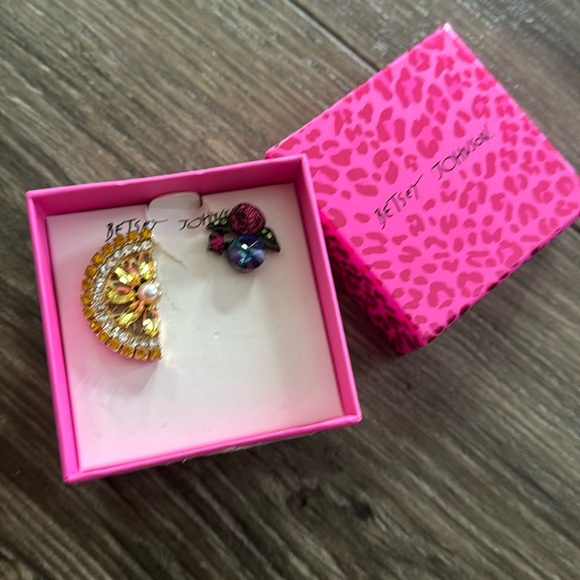 Betsey Johnson Jewelry - Earrings